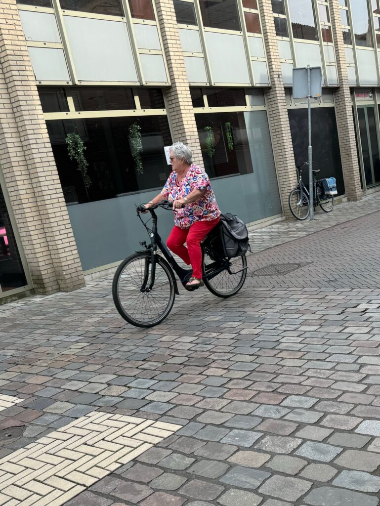 Jodi M Noord lady on bike