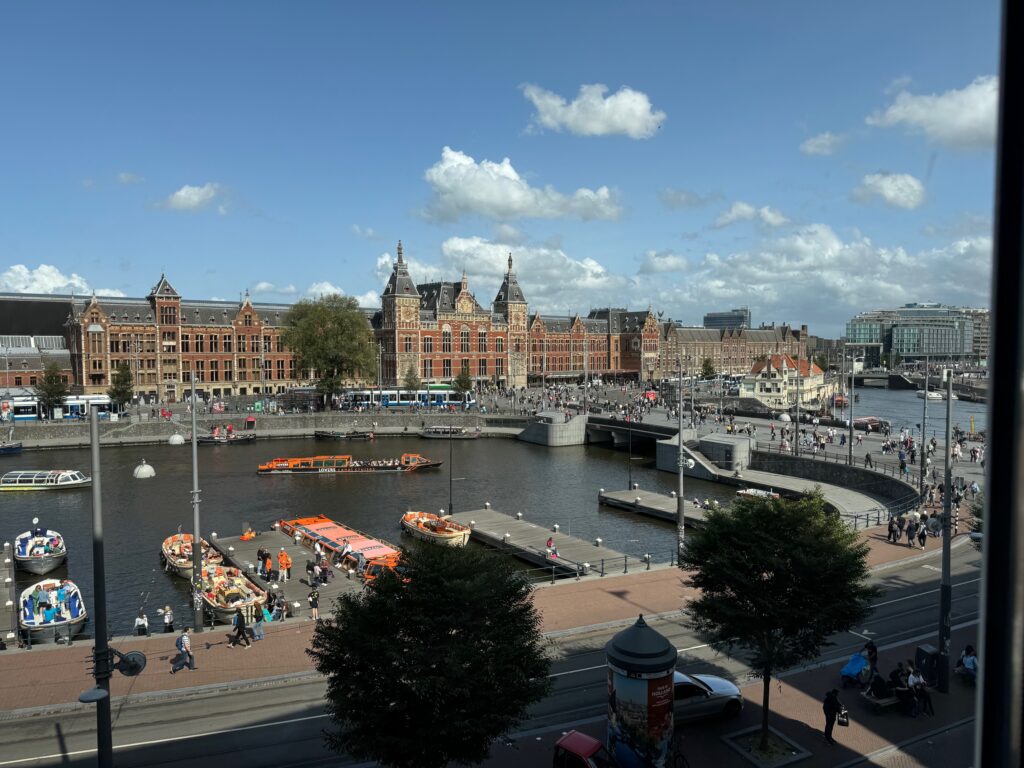 Jodi M Noord Trein Station