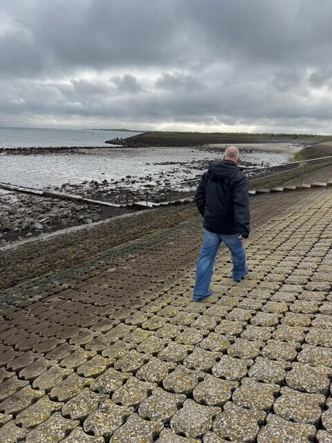 Jodi M Noord Jer walking on bricks