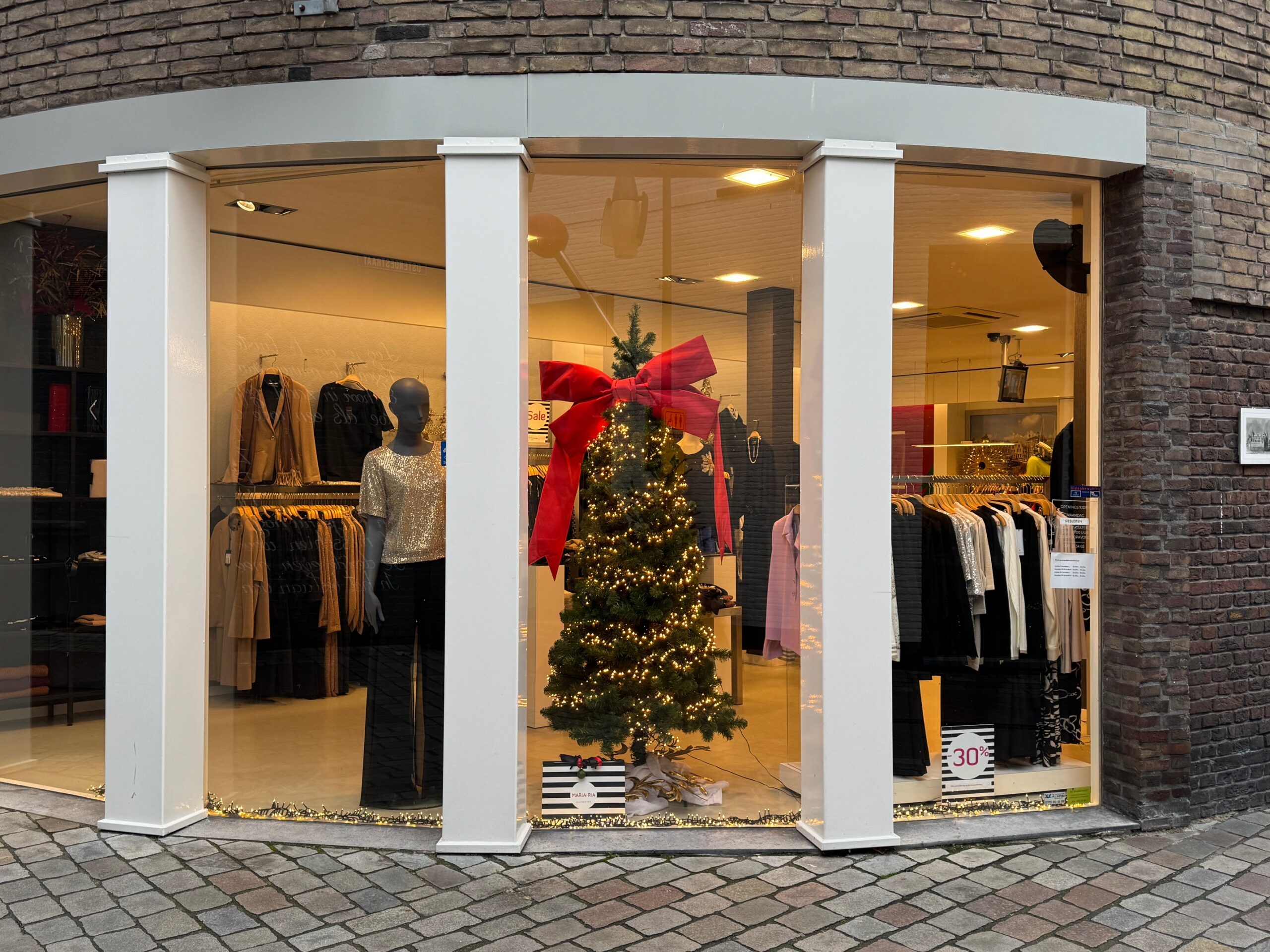 Read more about the article Christmas Time In Goes